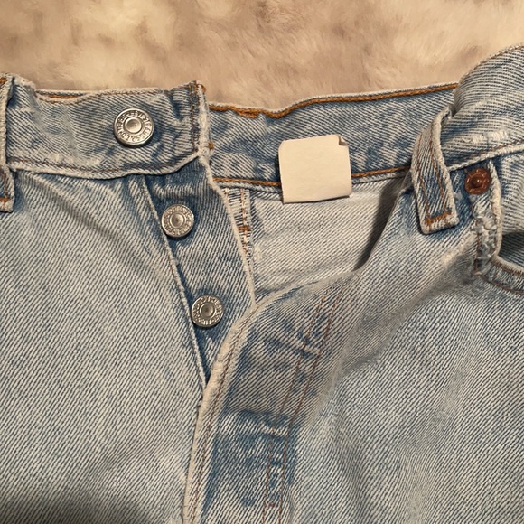 ✨Levi’s denim mini shorts✨ - Picture 4 of 4
